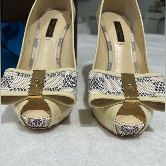 LOUIS VUITTON Ivory Damier Azul Valentine Check Bow Patent & Canvas Pumps 37 - Picture 4 of 10
